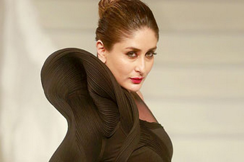 kareena sizzles